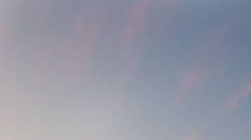 La nariz del Guppy se abrió al amanecer del lunes 25 de noviembre, revelando la nave espacial Orion en su interior.