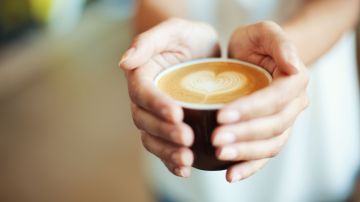 El Bulletproof coffee es una bebida calórica que forma parte de la actual healthy. Conoce los detalles de su origen y beneficios.