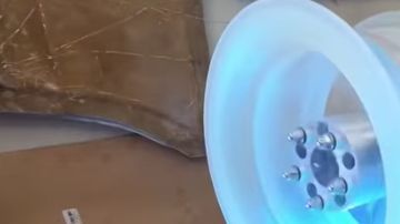 El "Epoxy" es un polímero que mezclado con endurecedores es mu resistente