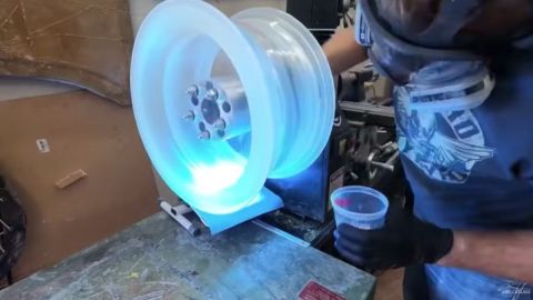 El "Epoxy" es un polímero que mezclado con endurecedores es mu resistente