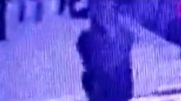 El agresor disparando