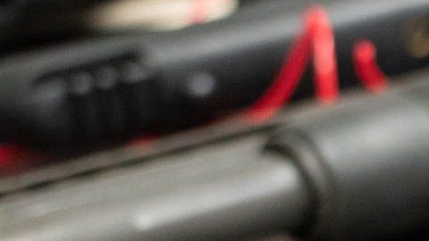 Armas ocupadas en la redada contra pandilleros en Stockton.