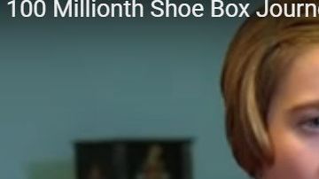 Evilyn Pinnow, una entusiasta de Christmas Child Operation.