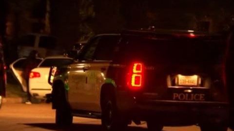 La mujer fue pronunciada muerta en la escena.