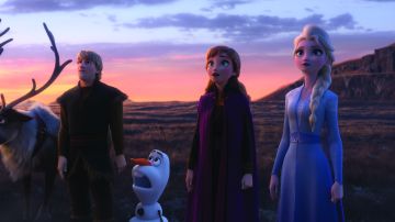 Menzel vuelve a poner voz a Elsa (dcha.) en Frozen 2.