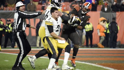 Myles Garrett cometió una de las agresiones más vergonzosas que se recuerden en la NFL.