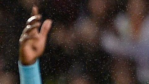 Ruben Aguilar del Mónaco se enfureció tras la decisión del árbitro.