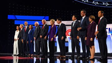 Doce candidatos demócratas participaron en el debate en Ohio.