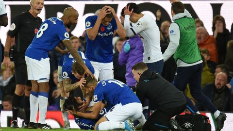 Heung Min Son no pudo contener el llanto al ver la fractur de André Gomes.