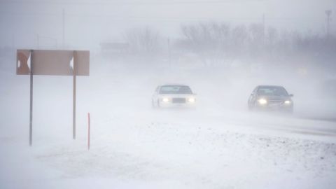 Los efectos de ambas tormentas causarán retrasos a la vuelta de las vacaciones.