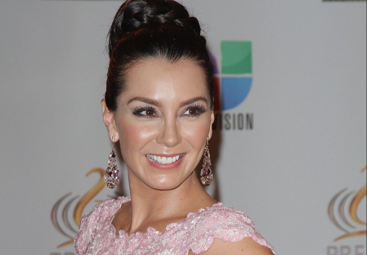 Elizabeth Gutiérrez y todas sus curvas con tremendo vestido nude El