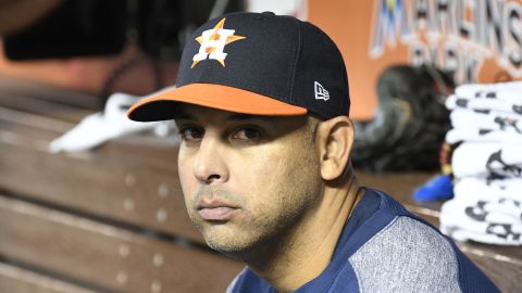 Alex Cora, cuando era coach de banca de los Astros en 2017.