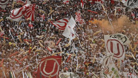 Un tiroteo entre supuestos hinchas del Universitario y Alianza Lima cobró dos víctimas.