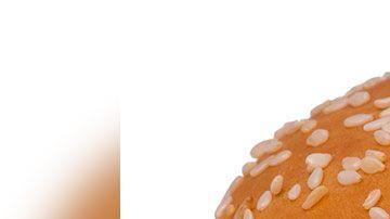 Un hombre decidió llevar el curioso experimento y ver si era cierto que las hamburguesas no se echaban a perder.