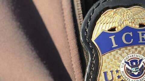 Oficina de Control de Inmigración y Aduanas.