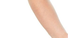 Es indispensable limitar el consumo de alimentos con alto contenido en grasas saturadas, sal, azúcar, harinas refinadas y aumentar considerablemente la ingesta de líquidos.