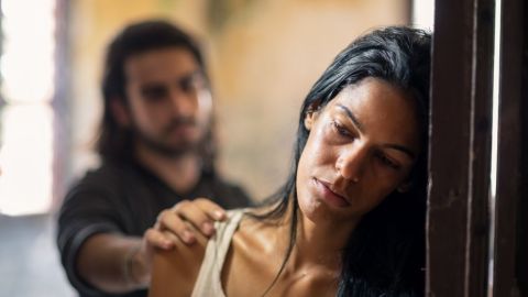 Cuando temen perder a su pareja, los hombres abusivos y controladores prometen que van a cambiar, pero raramente lo hacen.