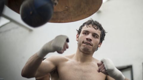 Julio César Chavez Jr. no es ni la sombra con la que entrenaba su padre hace un par de décadas.