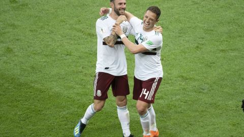 Miguel Layún y Javier 'Chicharito' Hernández.