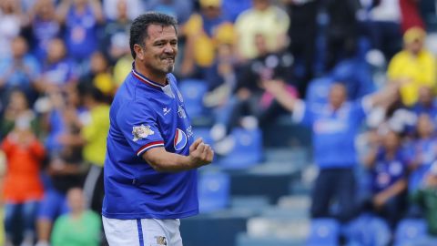 El símbolo de Cruz Azul, Carlos Hermosillo, podría tener una oportunidad en la toma e decisiones del equipo de sus amores.