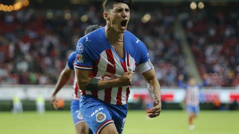 Alan Pulido obtuvo el título de campeón de goleo, logro compartido con  Mauro Quiroga, de Necaxa.