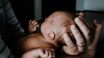 Imagen de un bebé recién nacido.