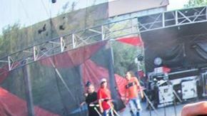 Drake Bell compartió orgulloso su foto con la camiseta de las 'Chivas'.