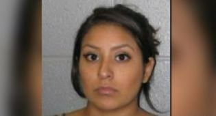 Las autoridades dicen que Cristal González, de 26 años, conducía bajo la influencia.