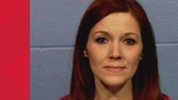 La maestra Randi Chaverria acusada de tener una relación inapropiada con estudiante.