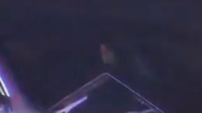 Al caer al pavimento la mujer fue impactada por otro vehículo.