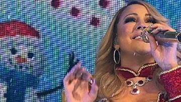 Mariah Carey con atuendo navideño