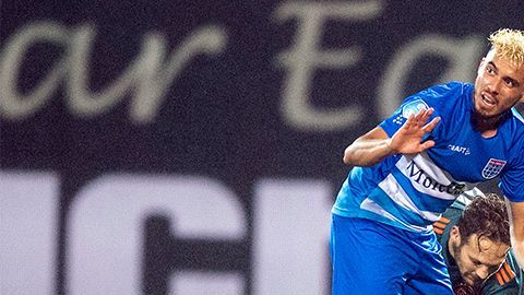 Edson Álvarez podría tener minutos contra el Chelsea, pese a la lesión que sufrió el fin de semana pasado.