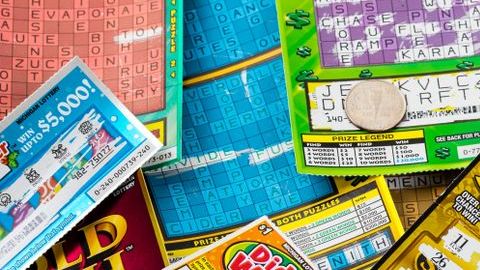 Solía jugar poco a la lotería y gastar solo $1 dólar.