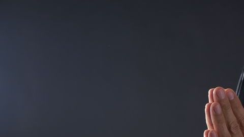 El religioso murió en el hospital.