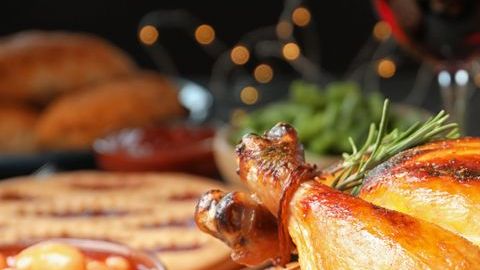 Celebra las tradiciones de la manera más dulce con esta especial salsa de arándanos.