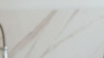 Una gran recomendación para comer menos es organizar tus menús semanales y ser fiel a los horarios en los que te alimentas.