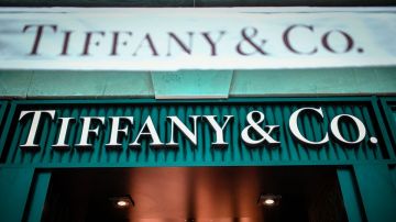 Louis Vuitton planea rescatar a Tiffany, la cual se ha visto en problemas para aumentar sus ganancias.