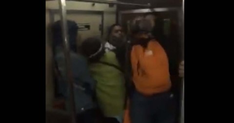 La pelea se reportó luego de que el tren abandonara la estación de High St.