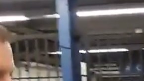 La vendedora fue arrestada, pero luego liberada.