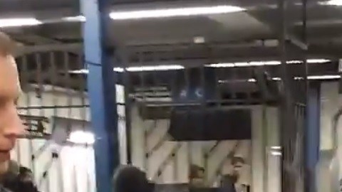 La vendedora fue arrestada, pero luego liberada.