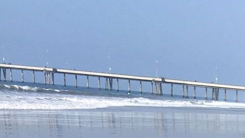 Los salvavidas limpiaron la playa en profundidad.