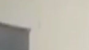 VIDEO: Rodeado de pistolas, sicarios enemigos del Mencho hacen hablar a joven