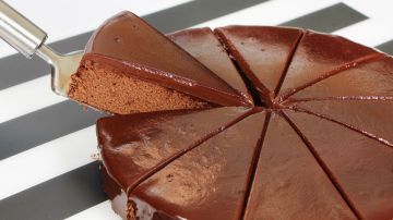 Este pastel de chocolate al estilo mexicano es una grandiosa opción para lucirte en cualquier celebración.