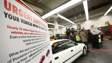 03/27/17 /LOS ANGELES/Los Angeles County civic and community leaders held a news conference, at the Los Angeles Trade Technical College, Automotive Facility, to discuss the local response to the ongoing Takata airbag inflator recall. The recall impacts vehicles from 19 different automakers, but certain 2001-2003 Hondas and Acuras contain defective airbags that have a 50 percent chance of exploding on minor impact, contact says. (Photo Aurelia Ventura/La Opinion)