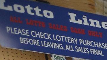 Jugadores de lotería buscan las tiendas con buena suerte.