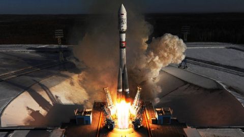 Las grandes potencias militares del mundo tienen un ojo puesto en el espacio.