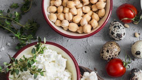 La dieta mediterránea propone priorizar el consumo de alimentos de origen vegetal, cereales y lácteos.