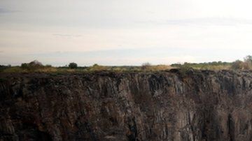 En algunos puntos de sus 1.708 metros de ancho, las cataratas Victoria se han quedado prácticamente secas.
