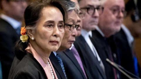 Aung San Suu Kyi durante la primera audiencia por el juicio de genocidio.