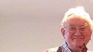 En la foto vemos a Katie Scott en la Navidad de 2017 junto a su madre, Hazel, su hermano, Ben y sus abuelos Anne y John.